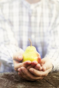 1511NLW_Hand-Pear_TS487018409