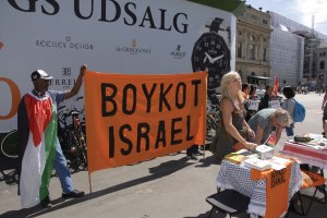 1601PZLW_Antisemitic-protest-42183622_rf